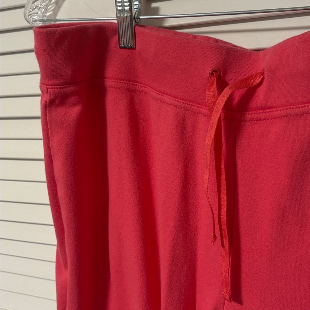Avenue Bright Pink pull on capris - Picture 2 of 4